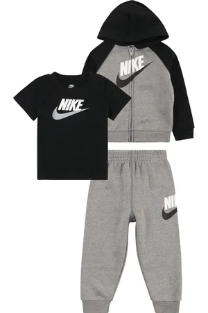 Nike Sada
