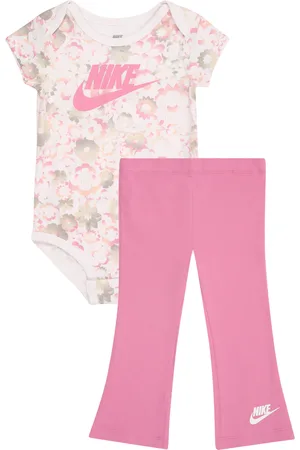 Nike Sada