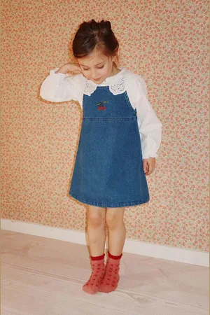 Konges Sløjd Dětské riflové šaty MAGOT STRAP DRESS GOTS barva, mini, KS101583