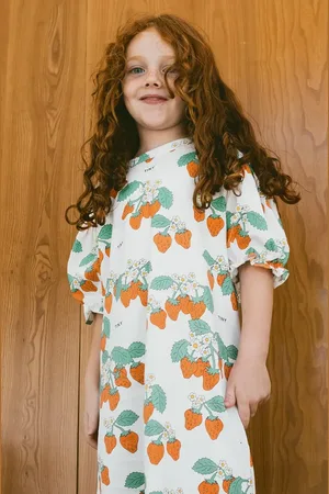 Tiny Cottons Dětské bavlněné šaty STRAWBERRIES PUFF SLEEVE DRESS barva, midi, SS25-004