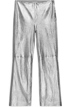 ARKET Ženy Kožené kalhoty - Cropped Stretch Leather Trousers - Grey