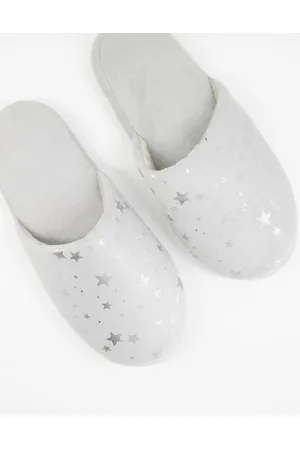 Accessorize Fluffy slipper in with star detail