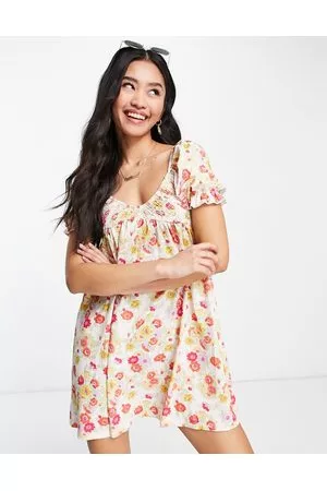 Miss Selfridge Bust detail smock dress in vintage floral