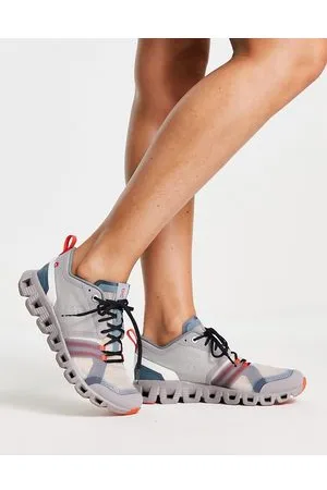 ON Cloud 5 trainers in grey and peach