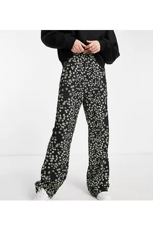 Pieces® Exclusive flared trousers in black floral