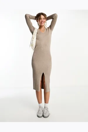 New Look V neck ribbed knitted midi dress with side split in mink