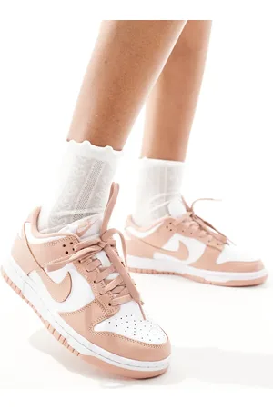 Nike Dunk Low trainers in rose