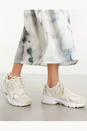 New Balance 530 trainers in off