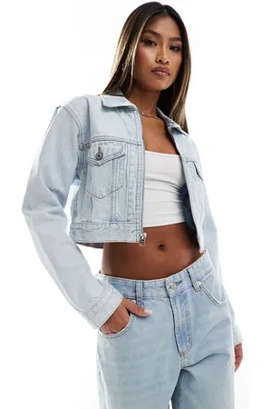 Abercrombie & Fitch Cropped denim jacket with zip front in light
