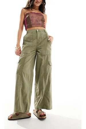 New Look Wide leg cargo trouser in khaki