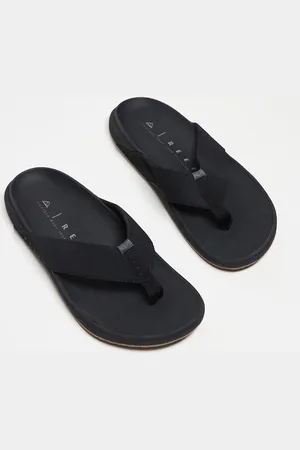 Reef Raglan flip flops in
