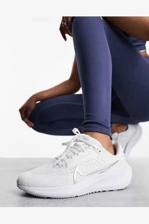 Nike Air Zoom Pegasus 40 trainers in with silver detail