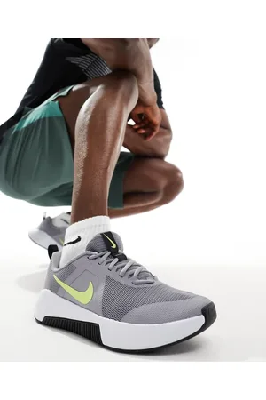 Nike MC 3 trainers in