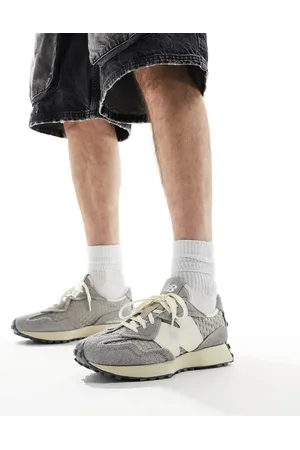 New Balance 327 trainers in