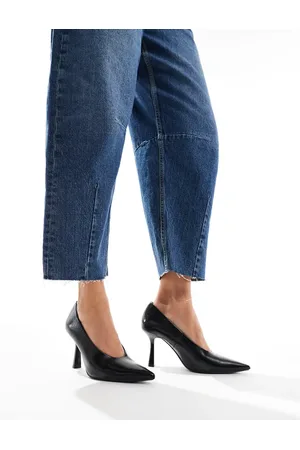 Stradivarius Heeled court shoe in
