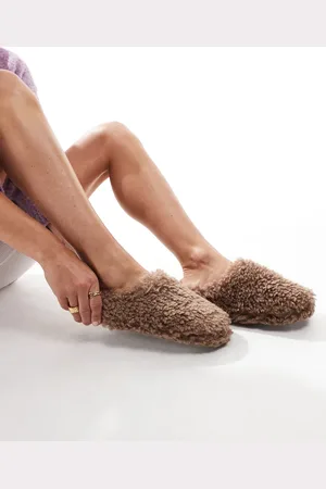 Loungeable Cream shaggy slipper in chocolate