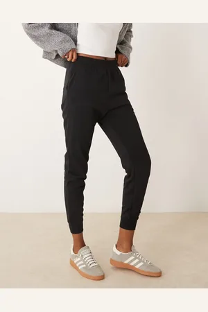 New Look Slim leg cuffed joggers in