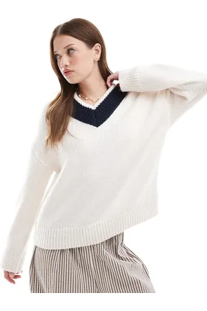 Abercrombie & Fitch Contrast v neck chunky knit jumper in cream