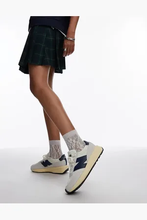 New Balance 370 trainers in and navy