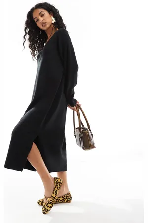 VERO MODA Oversized knitted v neck midi dress in