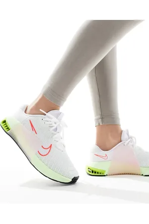 Nike Metcon 9 trainers in and pink