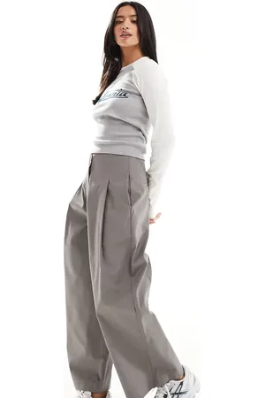 ASOS ASOS DESIGN Petite barrel trousers in structured twill in