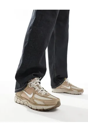 Nike Zoom Vomero 5 trainers in light