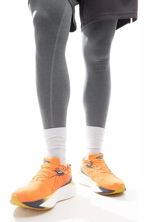 Saucony Triumph 22 neutral running trainers in spice and canary