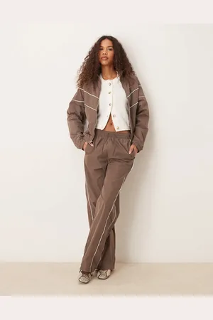 Nike Windrunner trackpant in brown