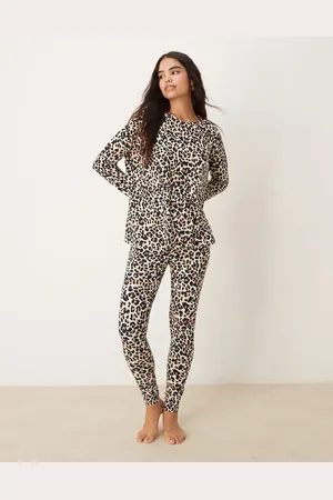 New Look Soft touch pyjama set in leopard print