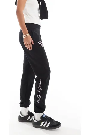 New Era NY Yankees cuffed joggers with side motif in