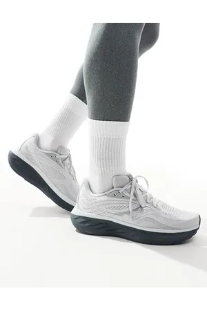Saucony Ride 18 running trainers in cloud and shadow