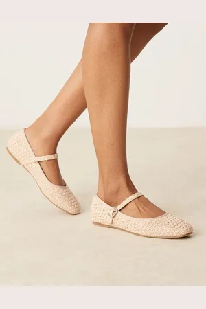 Glamorous Mary jane ballet flats in raffia