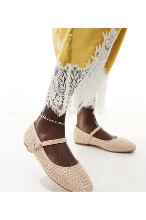 Glamorous Mary jane ballet flats in raffia