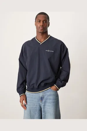 Abercrombie & Fitch V neck motif fleece jumper in
