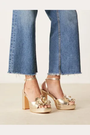 Glamorous Platform heeled sandals with flower in