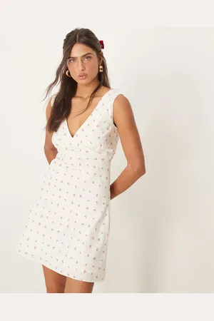 Glamorous V neck mini dress in cherry print