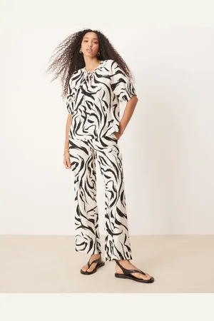 VILA Wide leg trouser co-ord in monochrome print