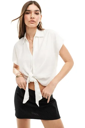 New Look Linen look tie front shirt in off