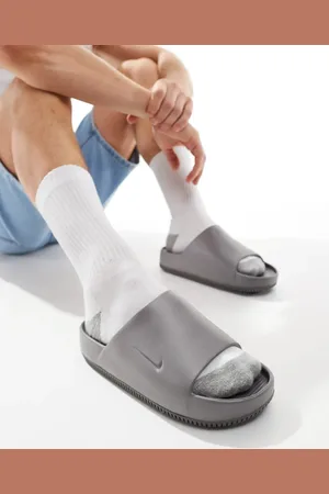Nike Calm sliders in