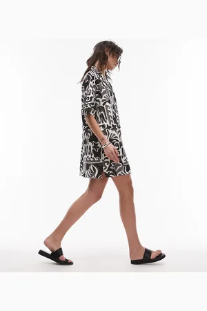 Topshop Souvenir mini shirt dress in mono print