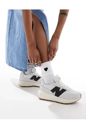 New Balance 370 trainers in