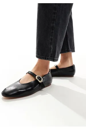 Stradivarius Ballet shoe with cross strap in