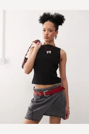 COLLUSION Slash neck ribbed vest in