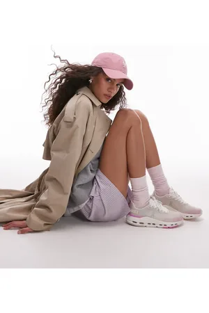 On Running ON Cloudnova Form 2 performance all day trainers in off and pink