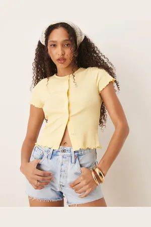VILA Short sleeve lettuce edge t-shirt with popper front in pale banana