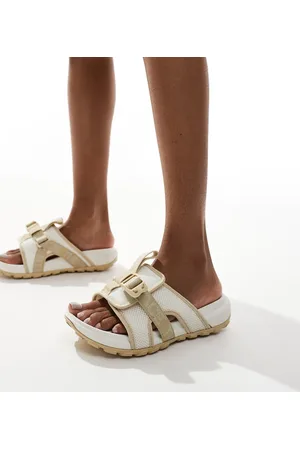 The North Face Explore Camp chunky sliders in off