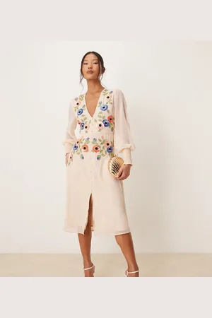 HOPE & IVY Long sleeve embellished maxi dress with bow back in cream