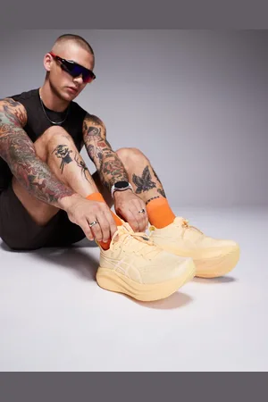 Asics Gel-Nimbus 27 Lite-Show running trainers in lite-show and light