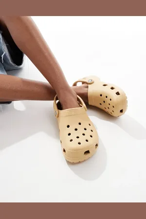 Crocs Classic Clog in Wheat
